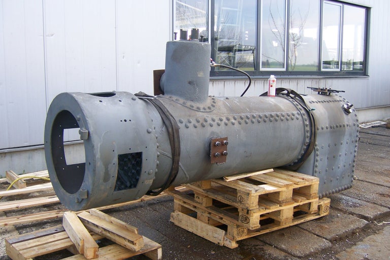 Kessel auf Holzpalette