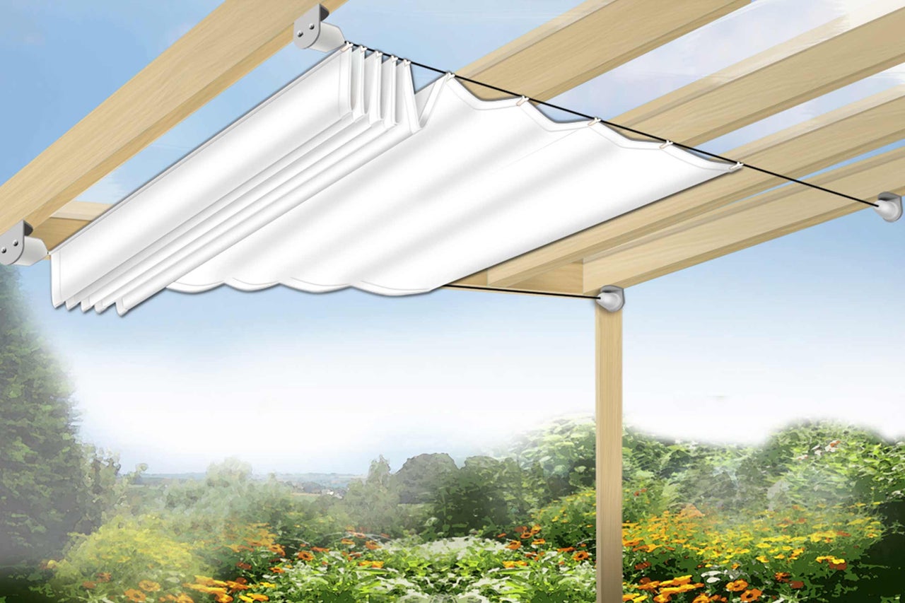 Pergola avec store coulissant pour protection solaire dans le jardin