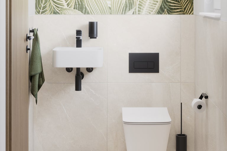 Salle de bains avec lavabo, toilettes et accessoires