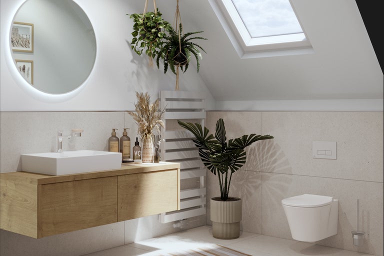 Helles Badezimmer mit Waschtisch, Spiegel, Heizkörper und Dachfenster