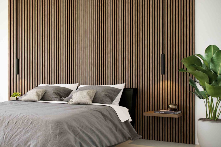 Chambre à coucher avec panneaux acoustiques au mur, lit et suspensions.