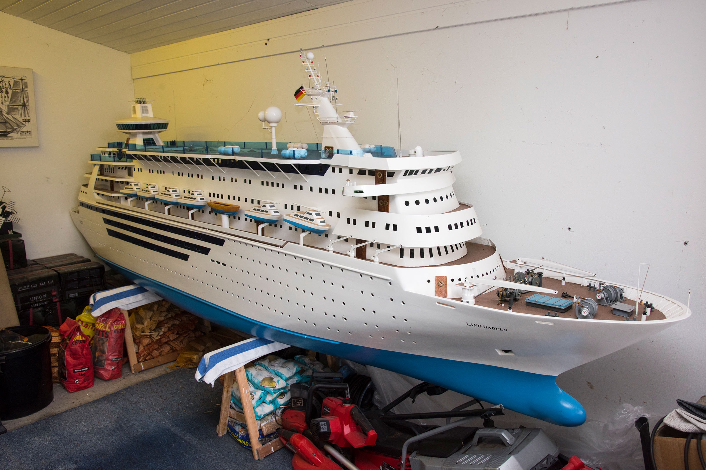 Modell des Kreuzfahrtschiffs Land Hadeln