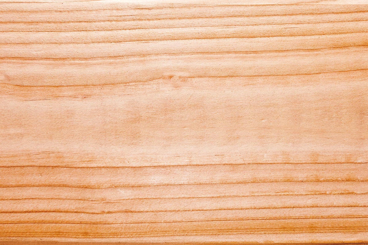 Gros plan d'une planche en bois avec grain
