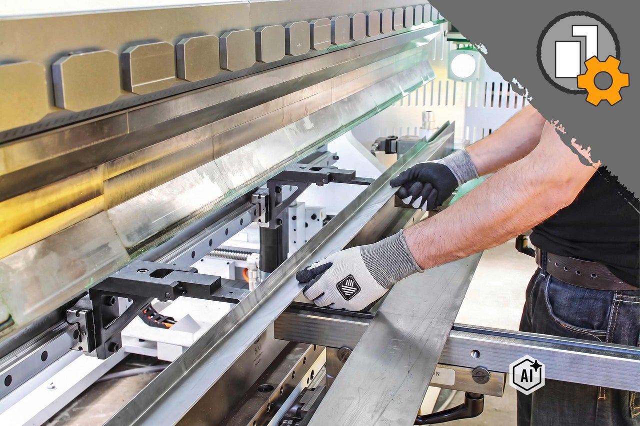Handwerker bedient eine industrielle Abkantpresse zur Metallbearbeitung in einer Werkstatt. Bild ist als KI-modifiziert gekennzeichnet.