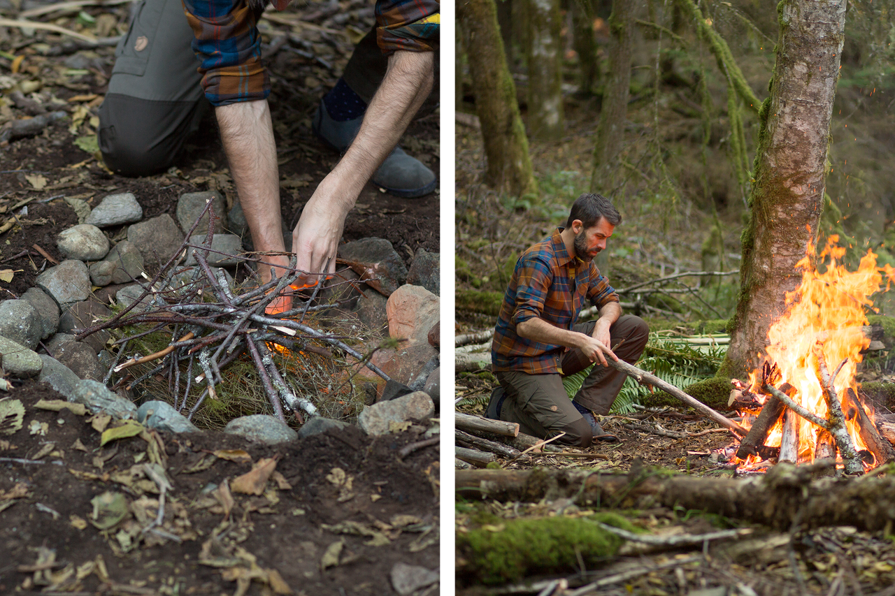 Personen entzünden ein Lagerfeuer im Wald