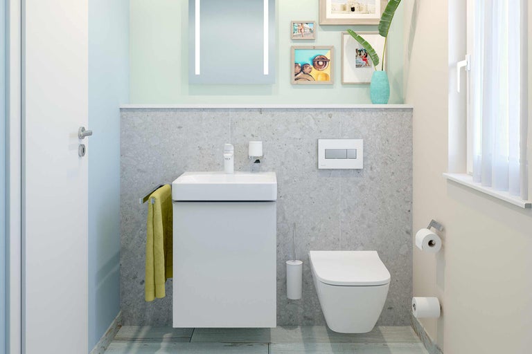 Salle de bains moderne avec lavabo, toilettes et miroir
