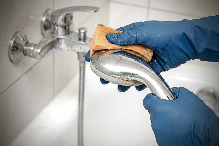 Détartrer un pommeau de douche