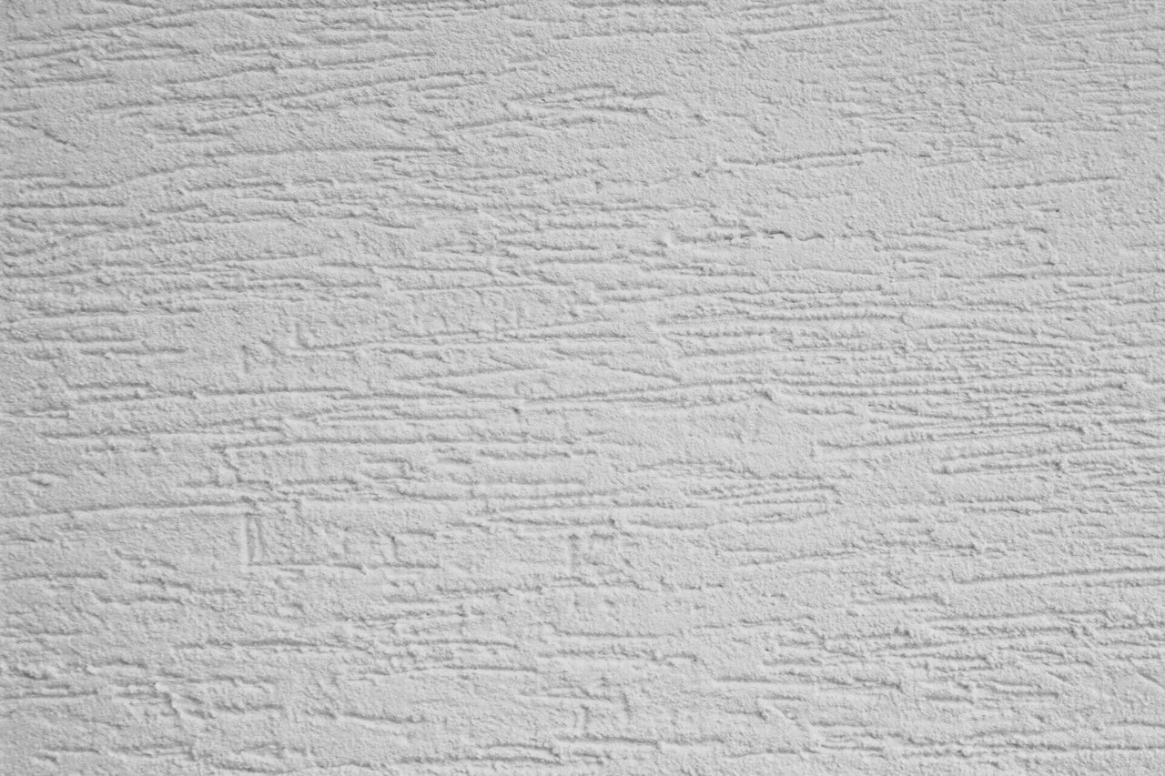Gros plan d'un mur avec une structure en crépi gratté
