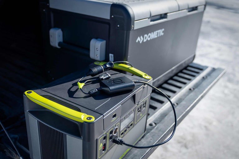 Goal Zero Yeti 200 Stromgenerator mit Dometic Kühlbox und Anschlusskabel