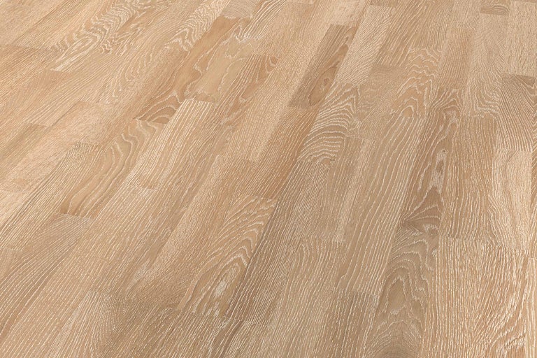 Sol stratifié clair avec structure en bois