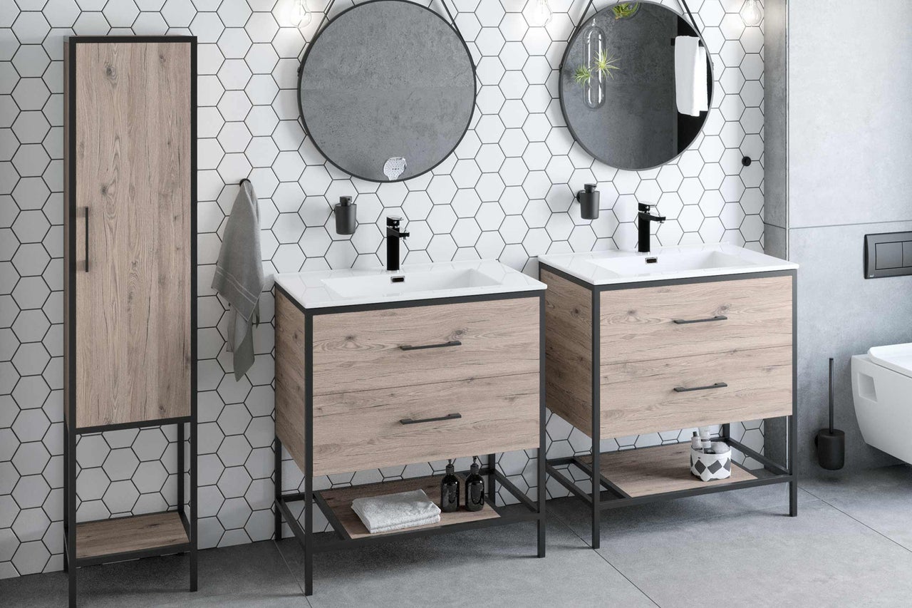 Salle de bain avec lavabos, miroirs et armoire haute aspect bois