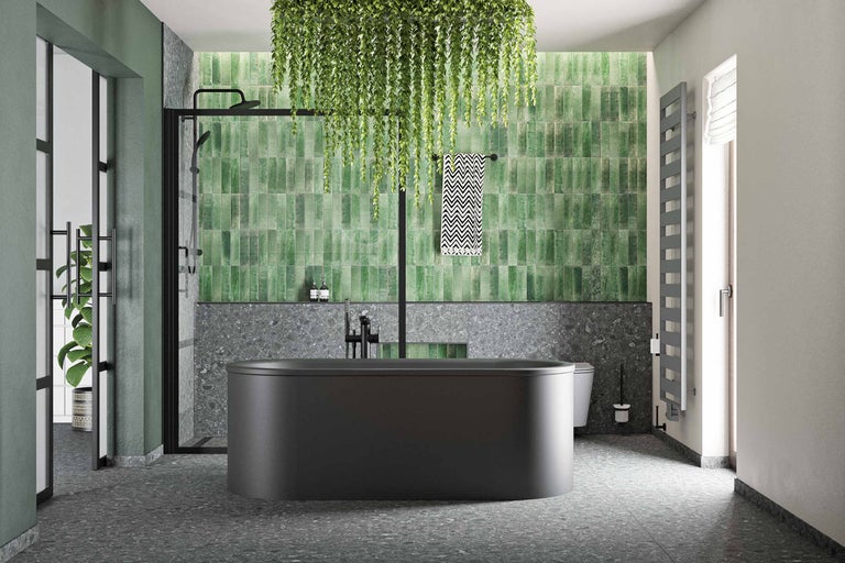 Salle de bains avec baignoire îlot, douche et carrelage vert