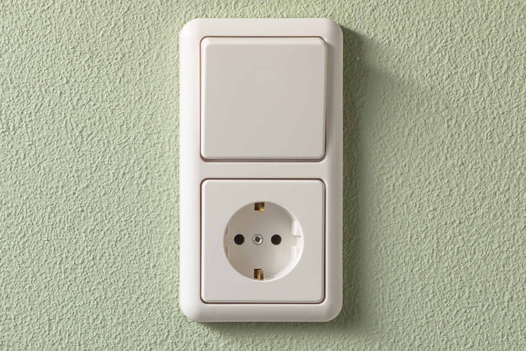 Schalter Steckdosen Kombination für die Wandmontage