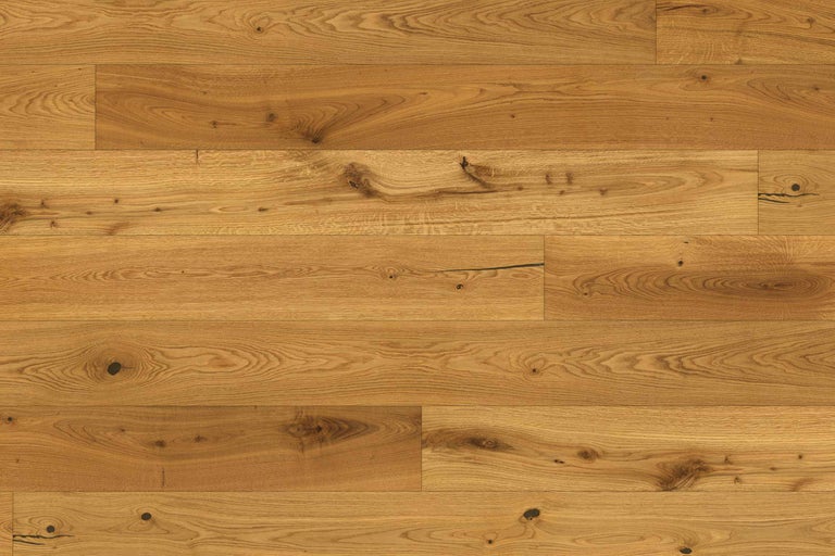Planche de parquet en chêne clair comme revêtement de sol