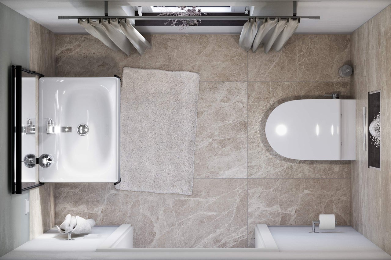 Salle de bains avec baignoire, toilettes, lavabo et tapis de bain en vue plongeante