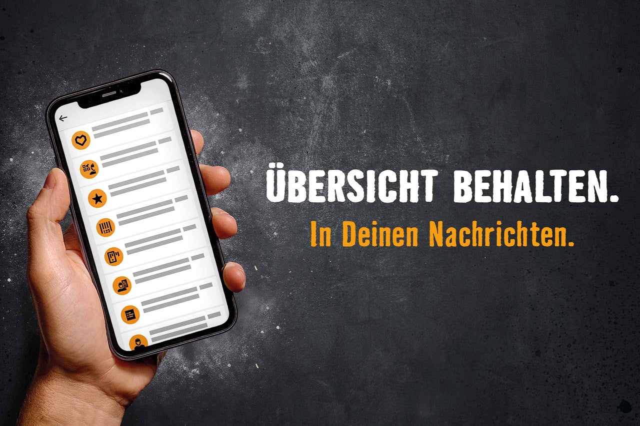 Eine Hand hält ein Smartphone, das eine Nachrichtenübersicht in der Hornbach App zeigt.