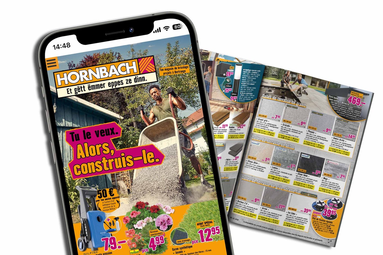 Smartphone avec Hornbach Logo et publicité pour projets de jardin et terrasse, avec outils, dalles et plantes.
