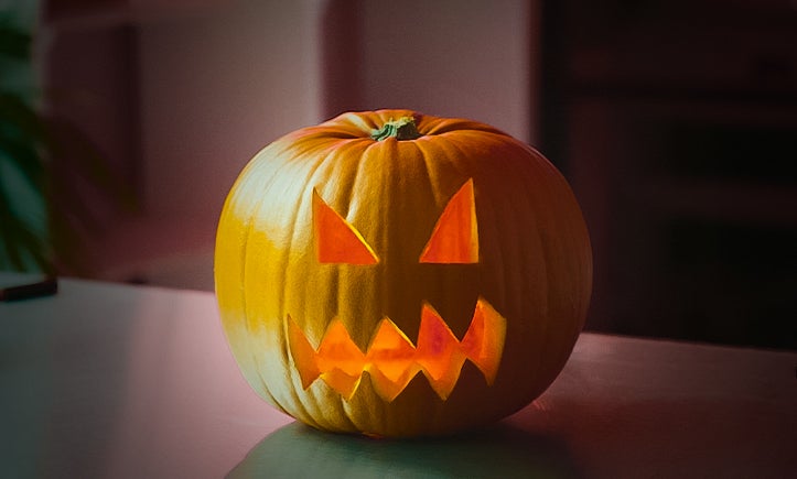 Citrouille d'Halloween sculptée avec visage