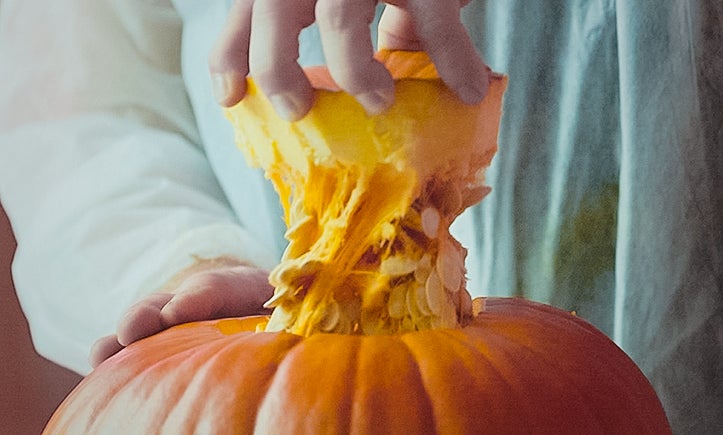 Creuser une citrouille pour la décoration