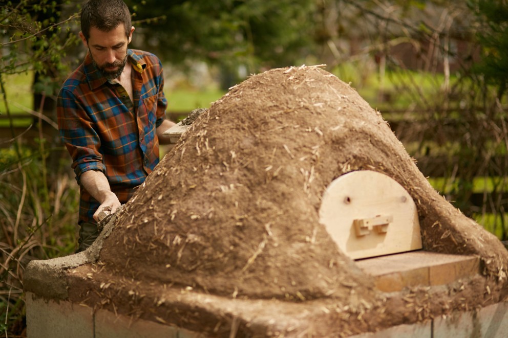 
							Maintenant ou jamais: Sascha construit un four à pizza
						