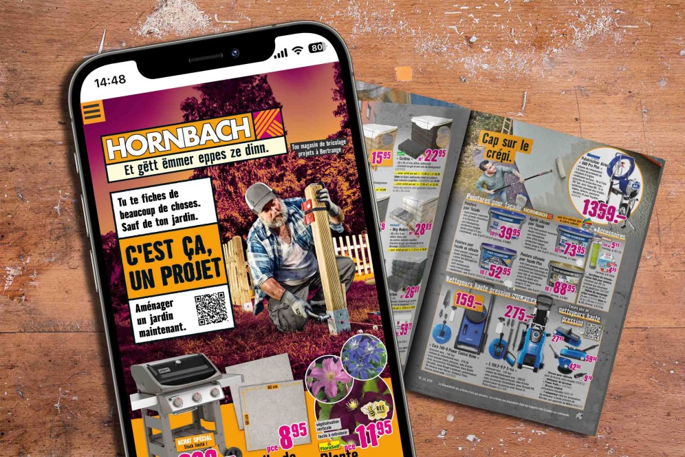 Smartphone zeigt Hornbach Werbung mit Gartenprodukten und Fassadenfarben