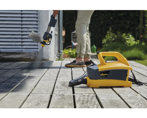 Système de pulvérisation de peinture pour appliquer de la peinture sur une terrasse en bois