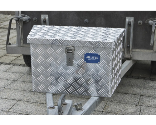 Boîte à outils en aluminium Alutec München sur une remorque