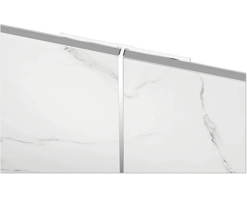 Wandfliesen mit Marmoroptik und Fliesenschiene