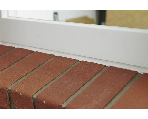 Gros plan de briques et d''un rebord de fenêtre