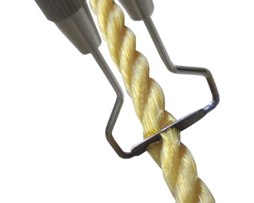 Cordon tressé avec outil de dénudage