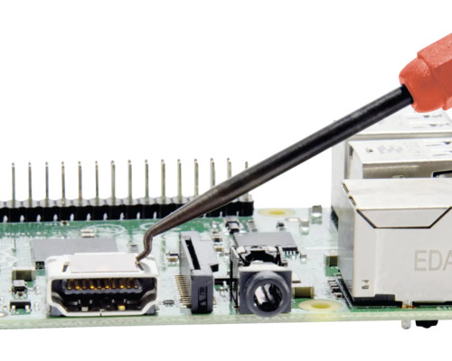 Carte électronique avec fer à souder