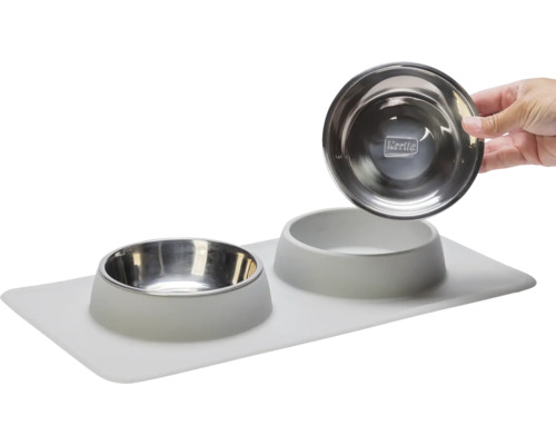 Hundenapf mit Edelstahleinsatz auf Unterlage