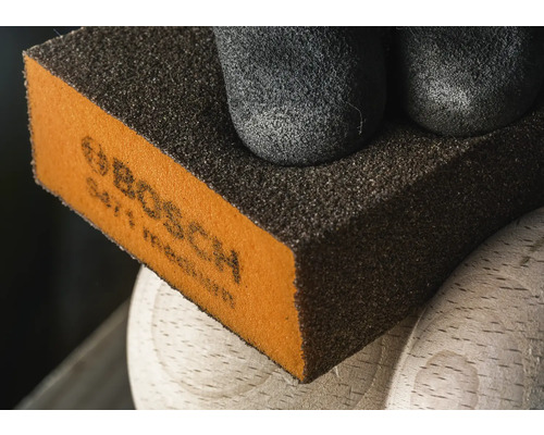 Schleifklotz mit Bosch Logo auf Holz