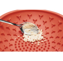 Fressnapf mit Futter und Löffel