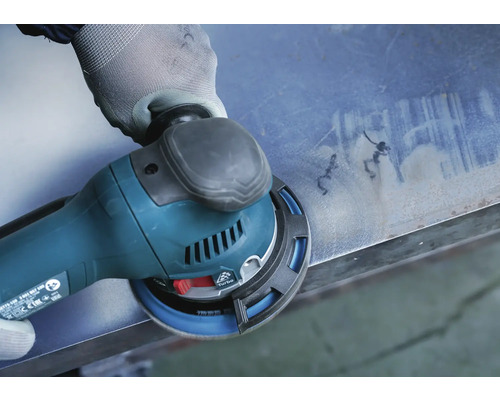 Ponceuse rotative en utilisation sur du métal