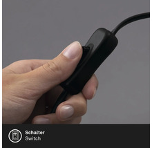 Nahaufnahme einer Hand, die einen Schalter bedient