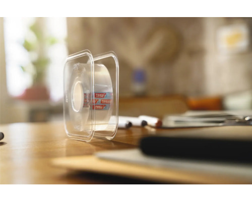 Dérouleur de ruban adhésif Tesa sur une table