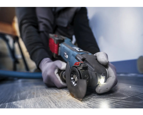 Outil électrique oscillant utilisé pour couper du bois