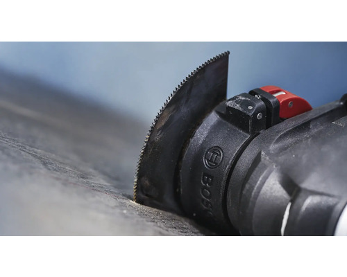 Outil oscillant avec lame de scie et logo Bosch