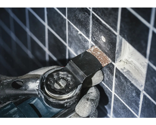 Outil oscillant coupant des carreaux