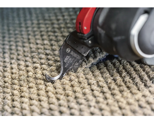 Bosch Logo. Multifunktionswerkzeug mit speziellem Schneideblatt zum Schneiden von Teppich