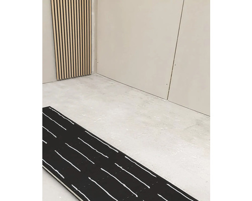 Rauminstallation mit Wandpaneelen und Klebstoff für die Montage