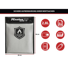 Feuerfeste Dokumententasche für Wertsachen wie A4-Dokumente, Pässe und USB-Sticks. 2,8 Liter Inhalt, 28 mal 38 Zentimeter. Master Lock Logo.