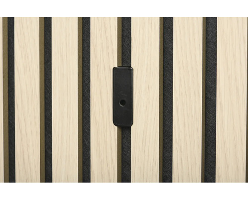 Nahaufnahme einer Akustikpaneele mit Montageclip