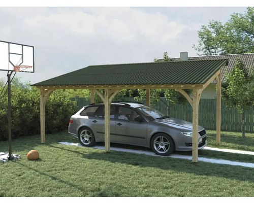 Carport aus Holz mit Dach und Auto auf Rasenfläche