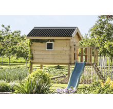 Holzspielhaus mit Rutsche und Leiter im Garten