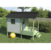 Spielhaus aus Holz mit schwarzem Dach, kleiner Veranda und gelbem Ball