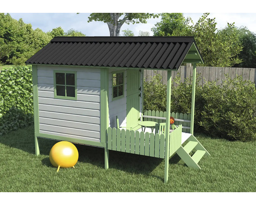 Spielhaus aus Holz mit schwarzem Dach, kleiner Veranda und gelbem Ball