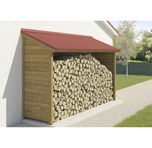 Holzlager mit Holzstapel und rotem Dach