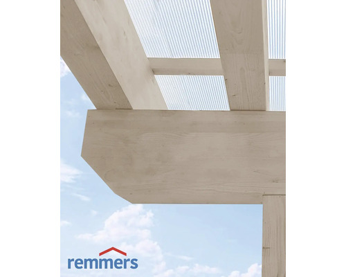 Gros plan d''une structure en bois avec un toit transparent et le logo Remmers.